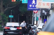 单县台当局这个单位的公车，给了狗了